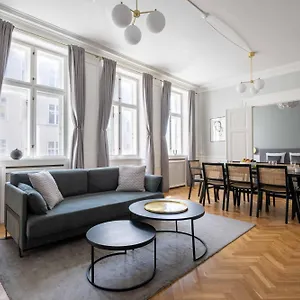 https://180sqm-luxury-apt-city-center-50m-to-metro.copenhagenhotelselect.com