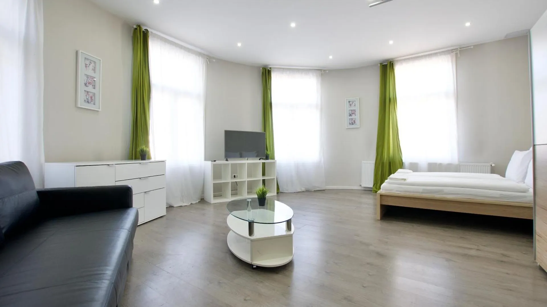 Apartment Flatiron Budapest Building - By Hi5